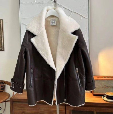 ДУБЛЕНКА TOTEME фото