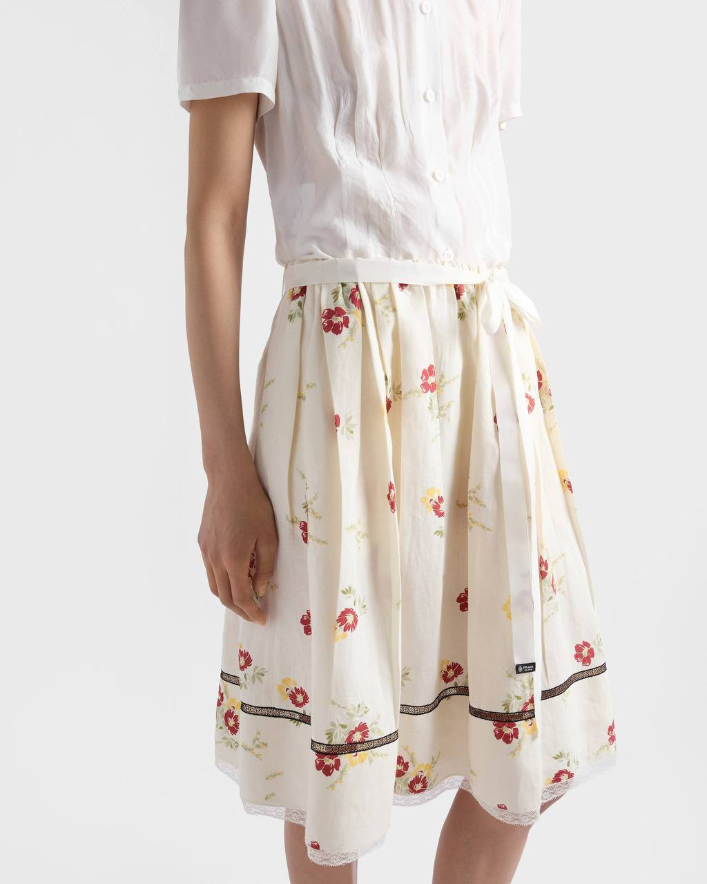 КОСТЮМ PRADA детальное фото