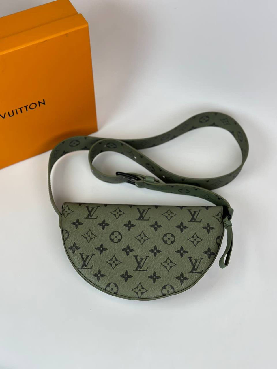 МУЖСКАЯ СУМКА СЛИНГ LOUIS VUITTON детальное фото