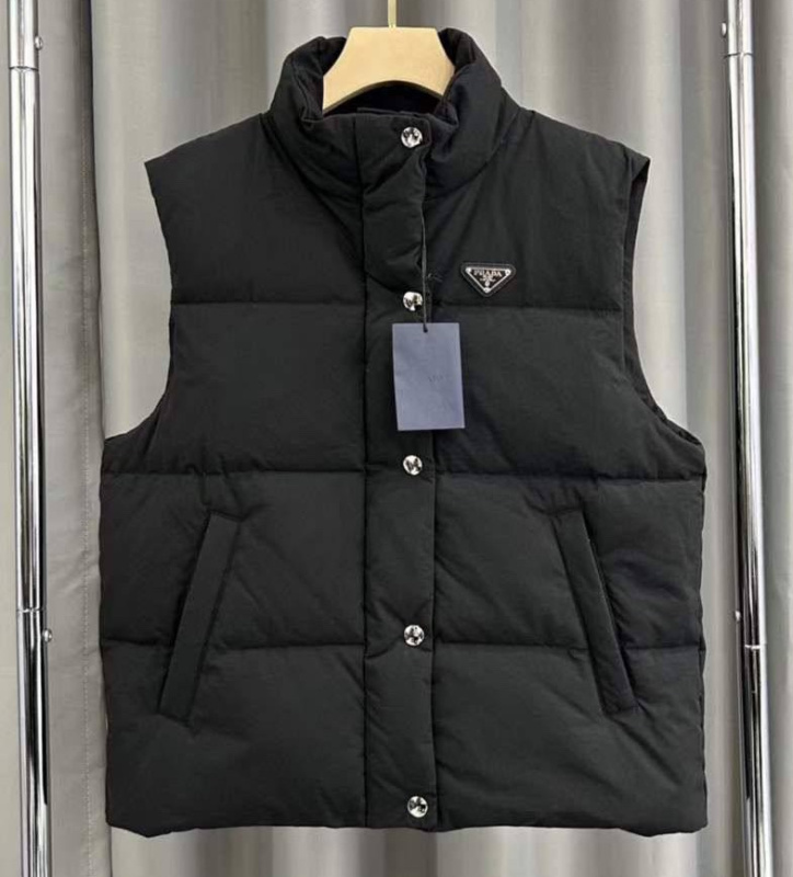 ЖИЛЕТ PRADA фото