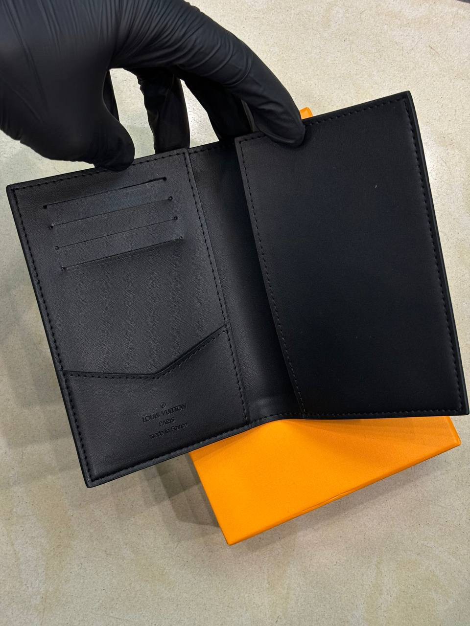 ОБЛОЖКА НА ПАСПОРТ LOUIS VUITTON детальное фото