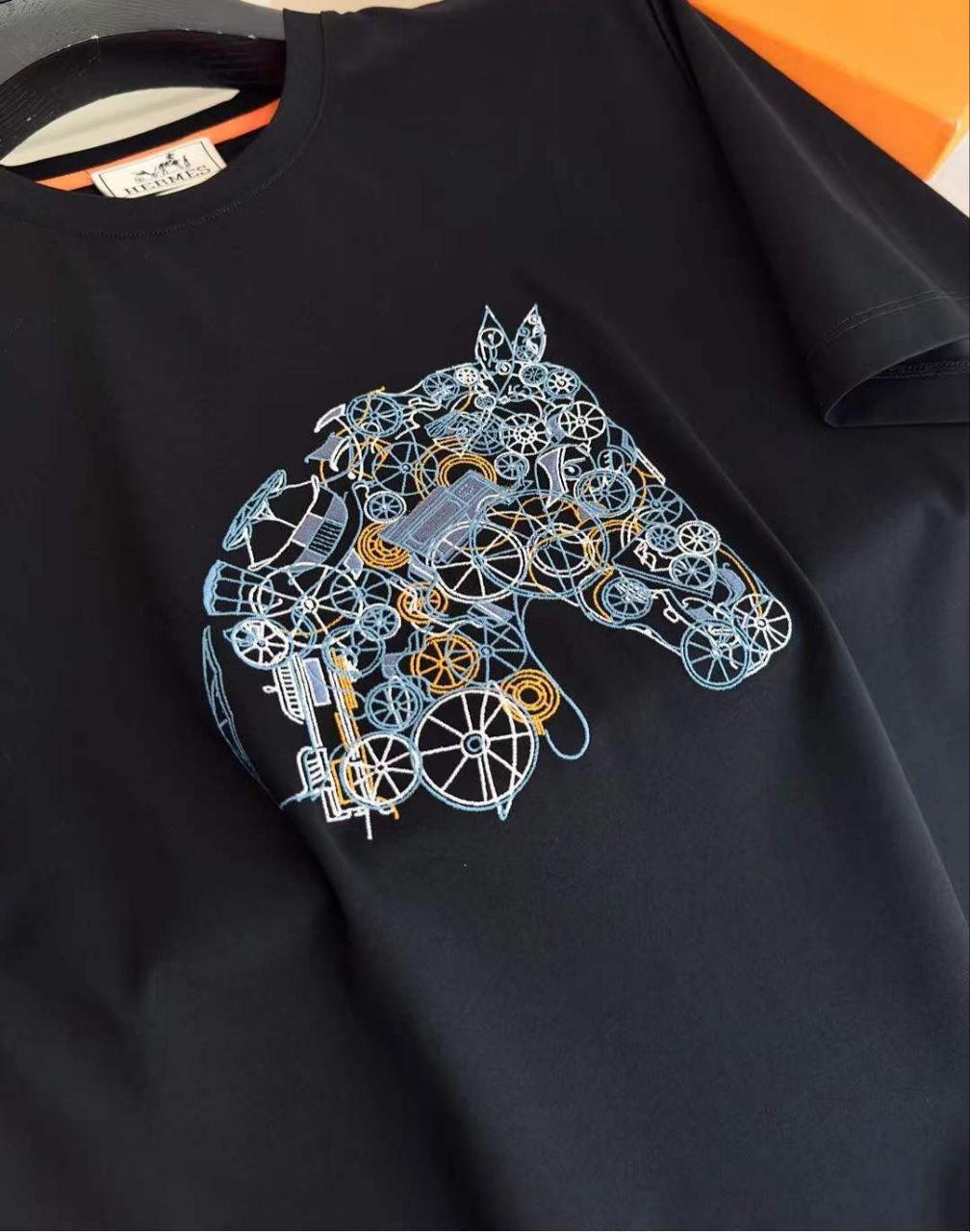 МУЖСКАЯ ФУТБОЛКА HERMES детальное фото