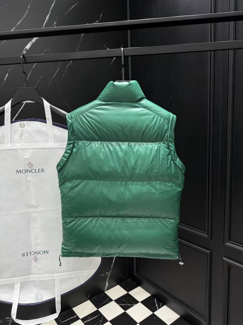 МУЖСКОЙ ПУХОВИК ДВУСТОРОННИЙ MONCLER детальное фото
