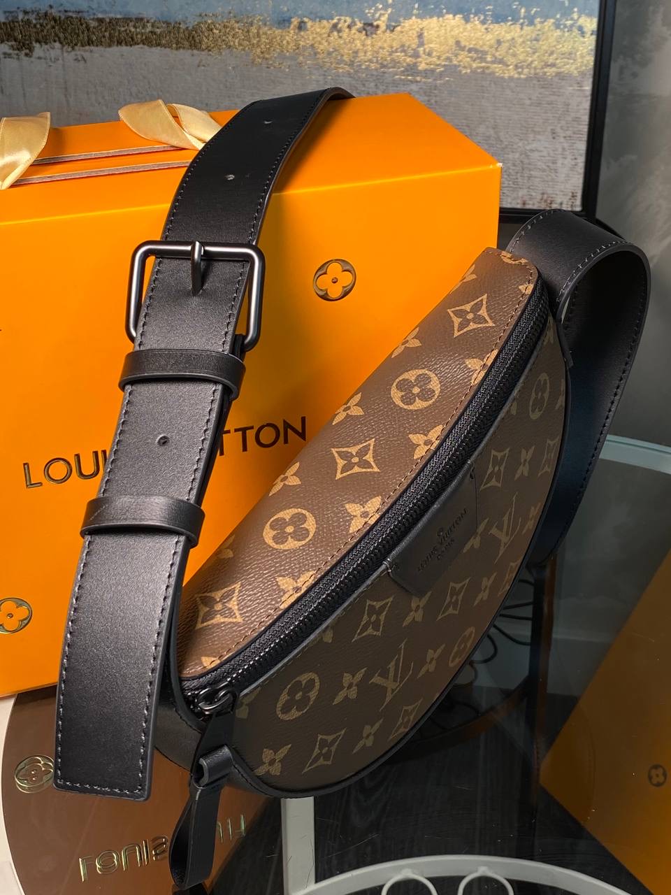 МУЖСКАЯ СУМКА СЛИНГ LOUIS VUITTON детальное фото