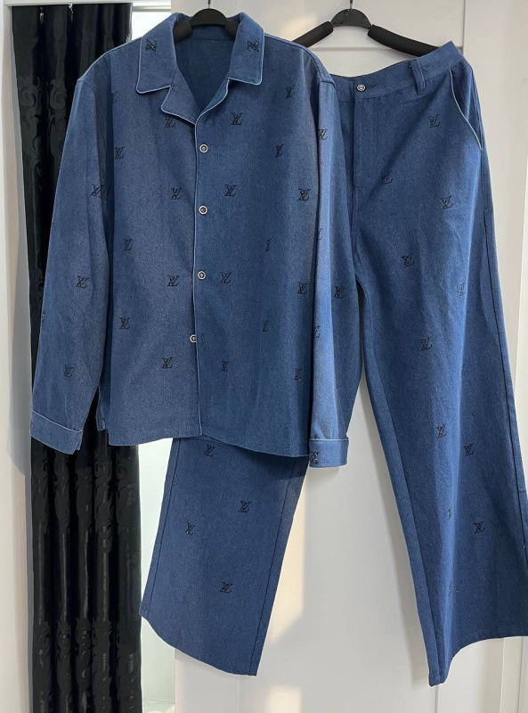 КОСТЮМ LOUIS VUITTON фото