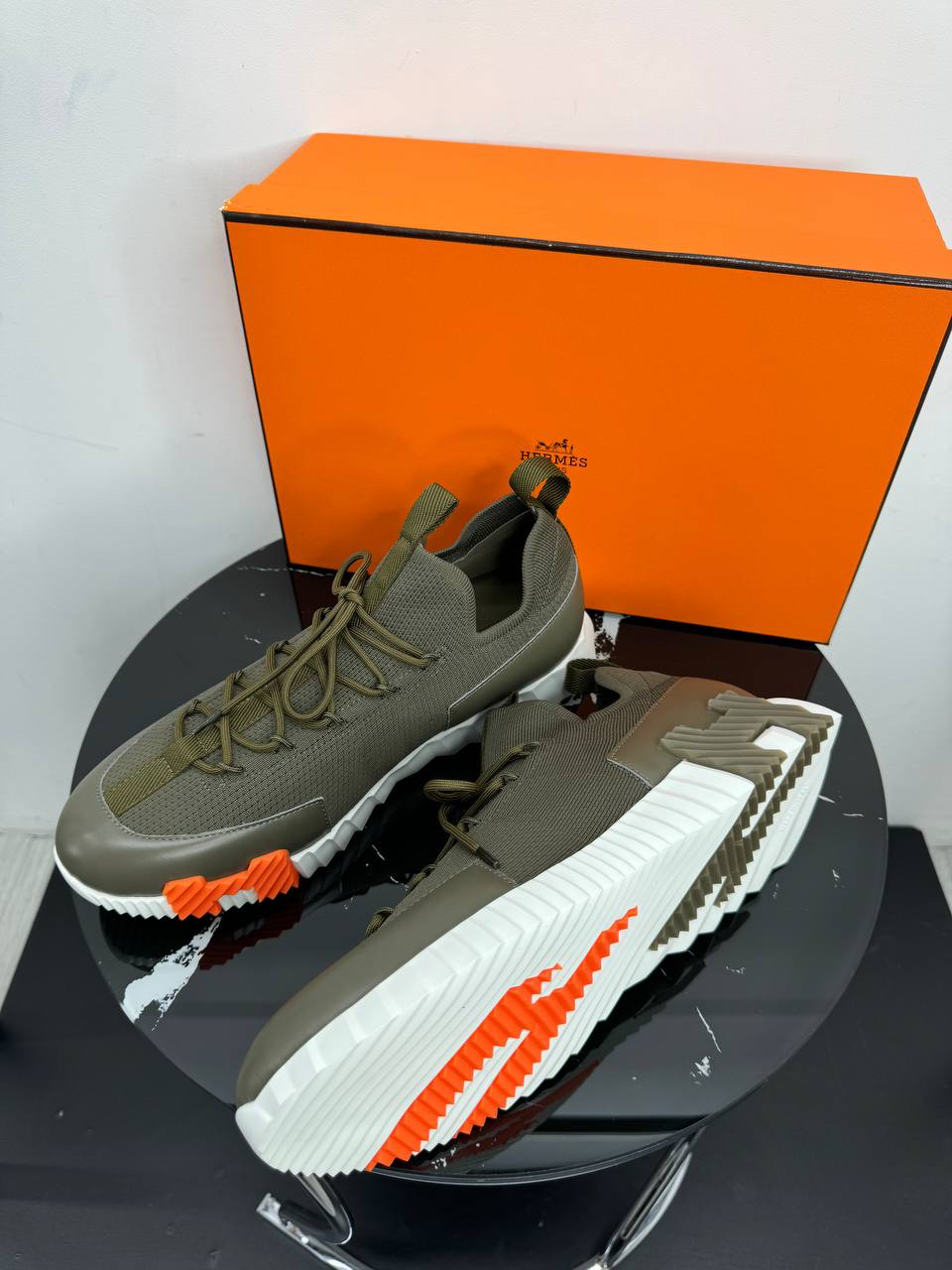 МУЖСКИЕ КРОССОВКИ HERMES детальное фото