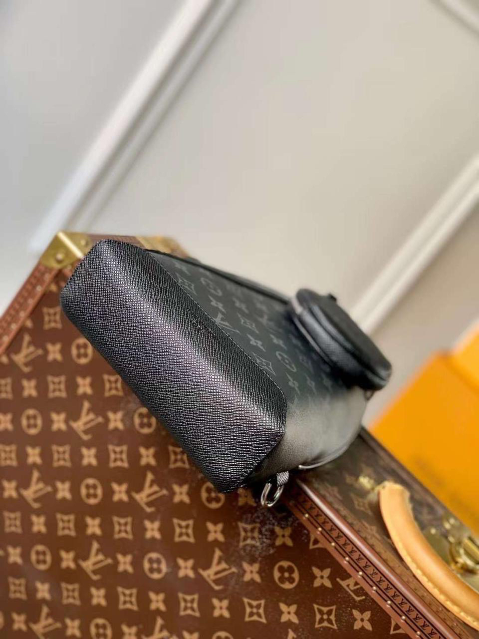 МУЖСКАЯ СУМКА СЛИНГ LOUIS VUITTON детальное фото