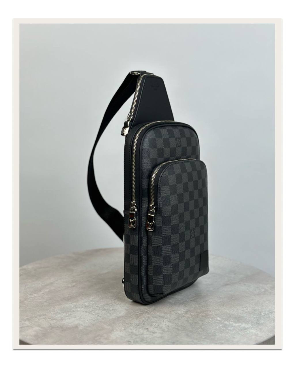 МУЖСКАЯ СУМКА СЛИНГ LOUIS VUITTON детальное фото
