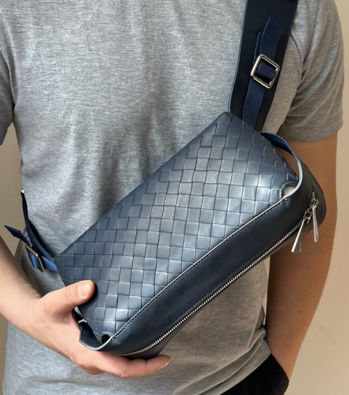МУЖСКАЯ СУМКА СЛИНГ BOTTEGA VENETA фото