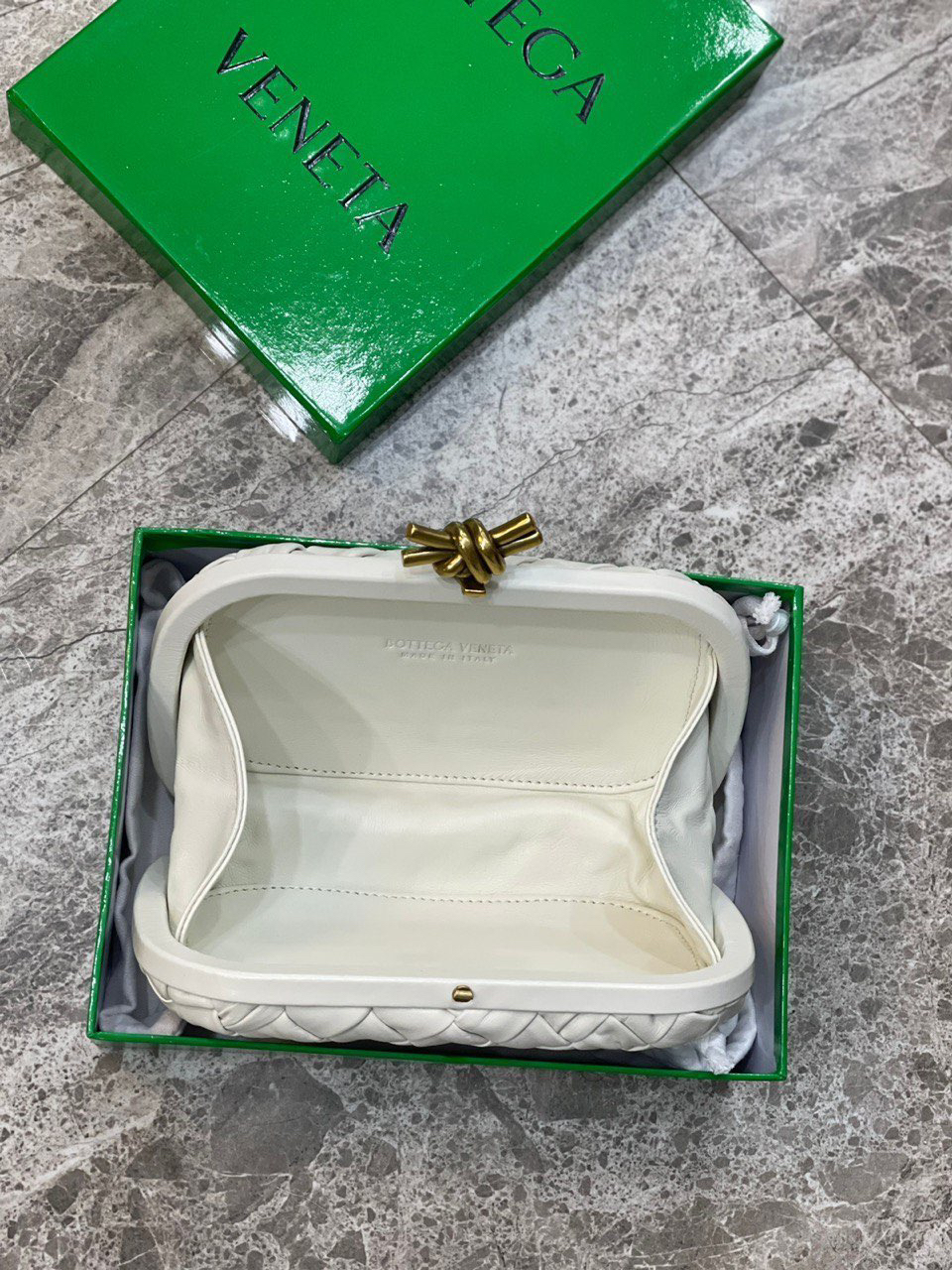 КЛАТЧ BOTTEGA VENETA детальное фото
