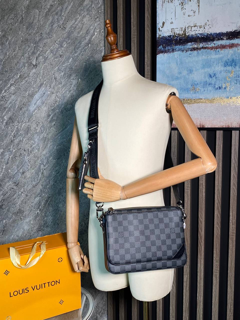 МУЖСКАЯ СУМКА МЕССЕНДЖЕР LOUIS VUITTON детальное фото