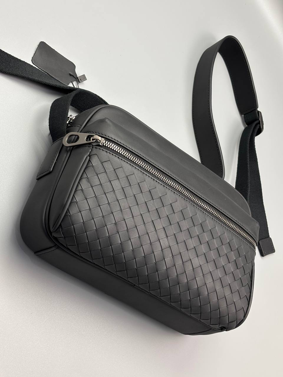 МУЖСКАЯ СУМКА МЕССЕНДЖЕР BOTTEGA VENETA детальное фото