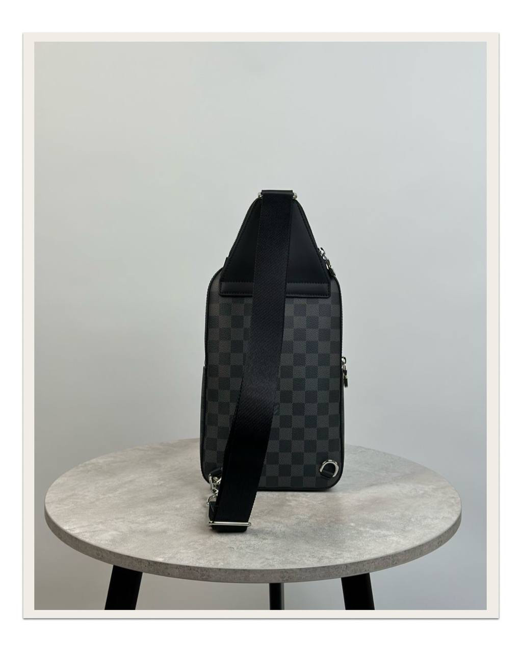 МУЖСКАЯ СУМКА СЛИНГ LOUIS VUITTON детальное фото