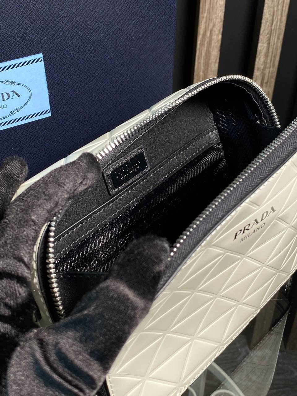 МУЖСКАЯ СУМКА МЕССЕНДЖЕР PRADA детальное фото