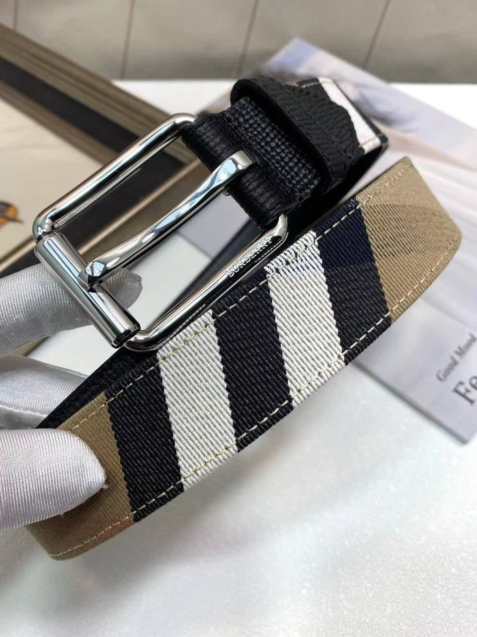 ЖЕНСКИЙ РЕМЕНЬ BURBERRY детальное фото