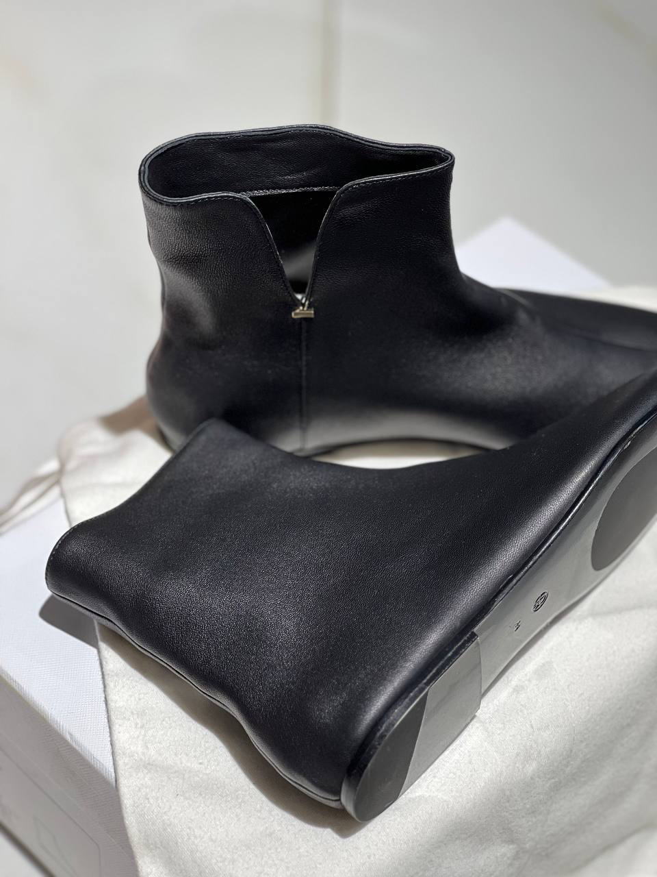 БОТИЛЬОНЫ THE ROW детальное фото