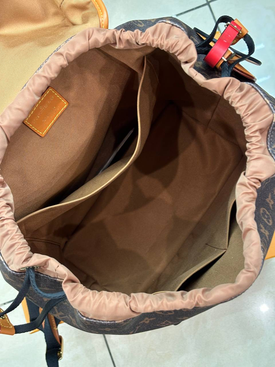 МУЖСКОЙ РЮКЗАК LOUIS VUITTON детальное фото