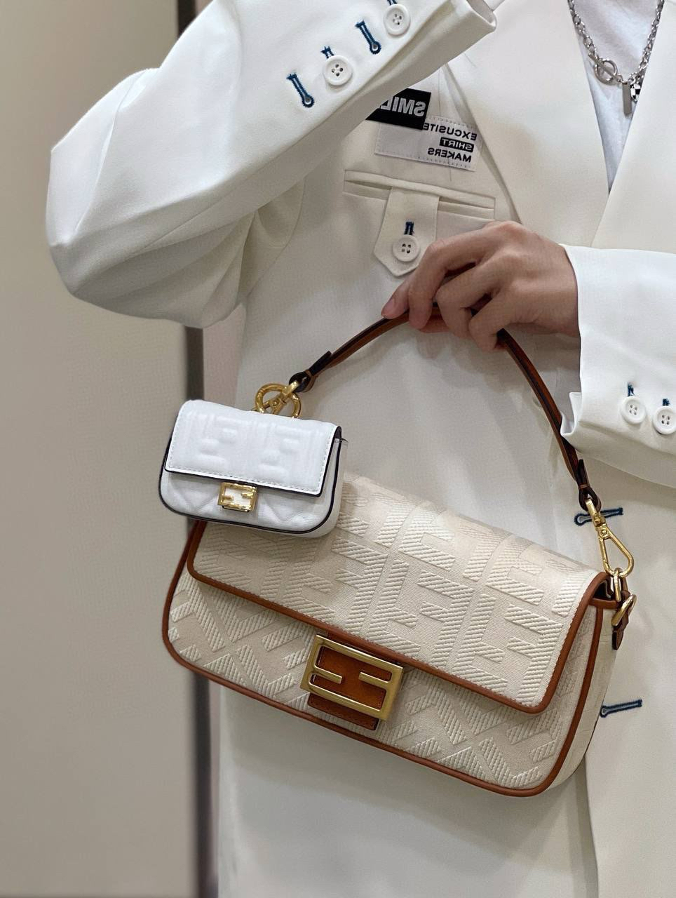 СУМКА FENDI BAGUETTE детальное фото