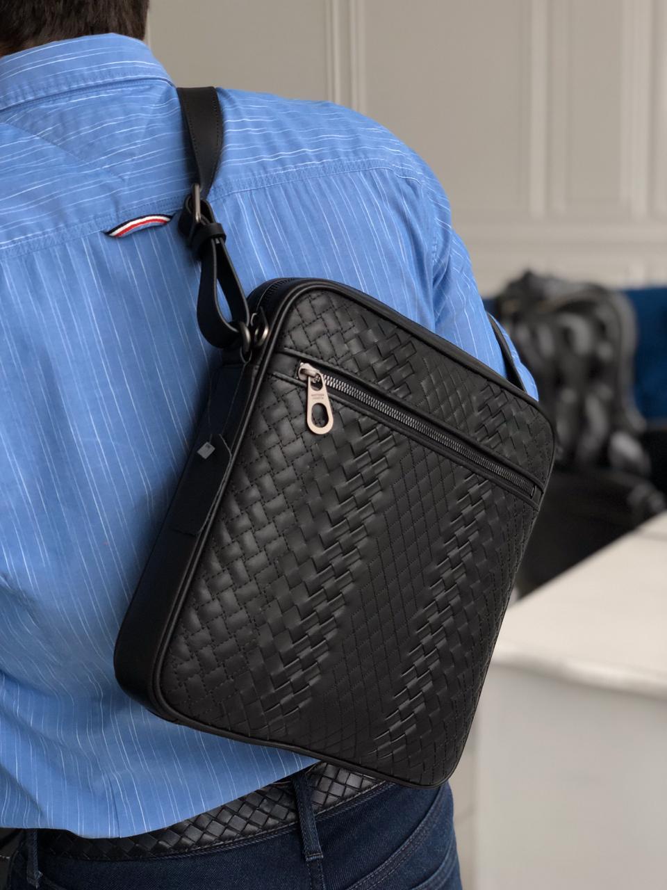 МУЖСКАЯ СУМКА МЕССЕНДЖЕР BOTTEGA VENETA детальное фото