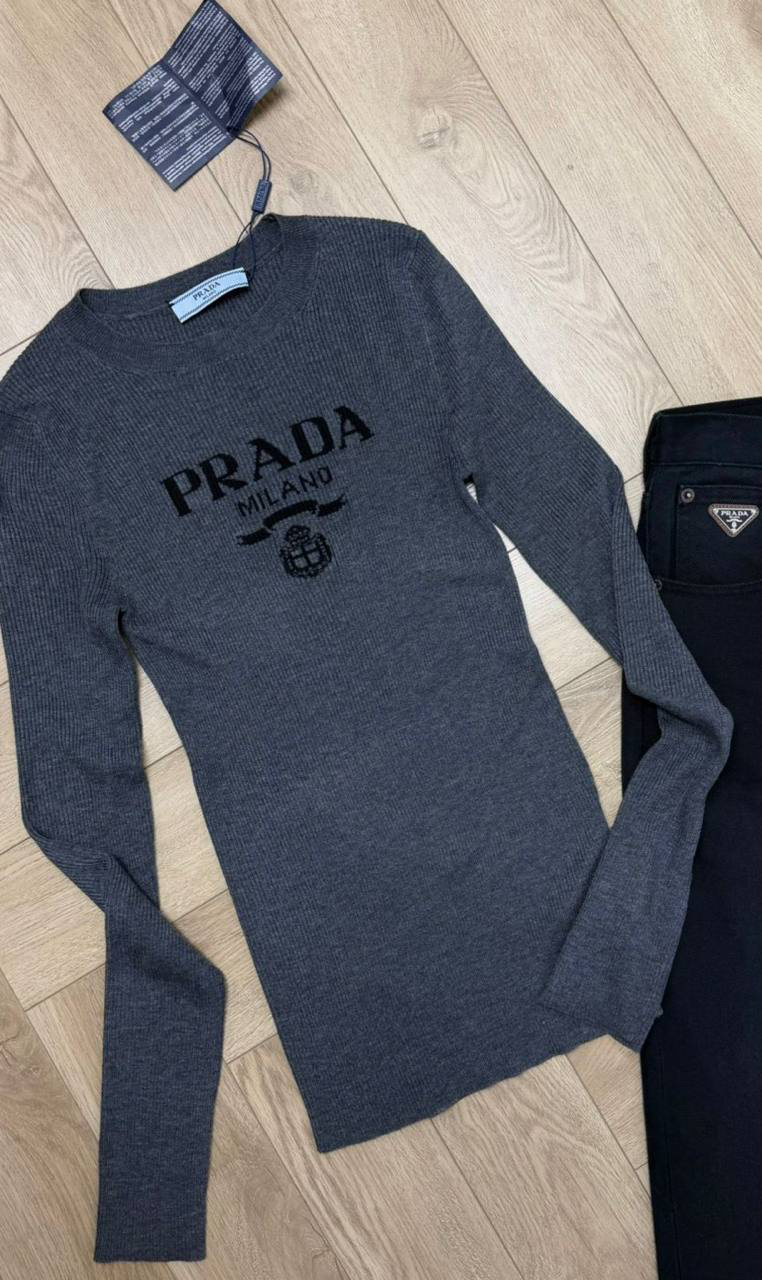 ЛОНГСЛИВ PRADA детальное фото