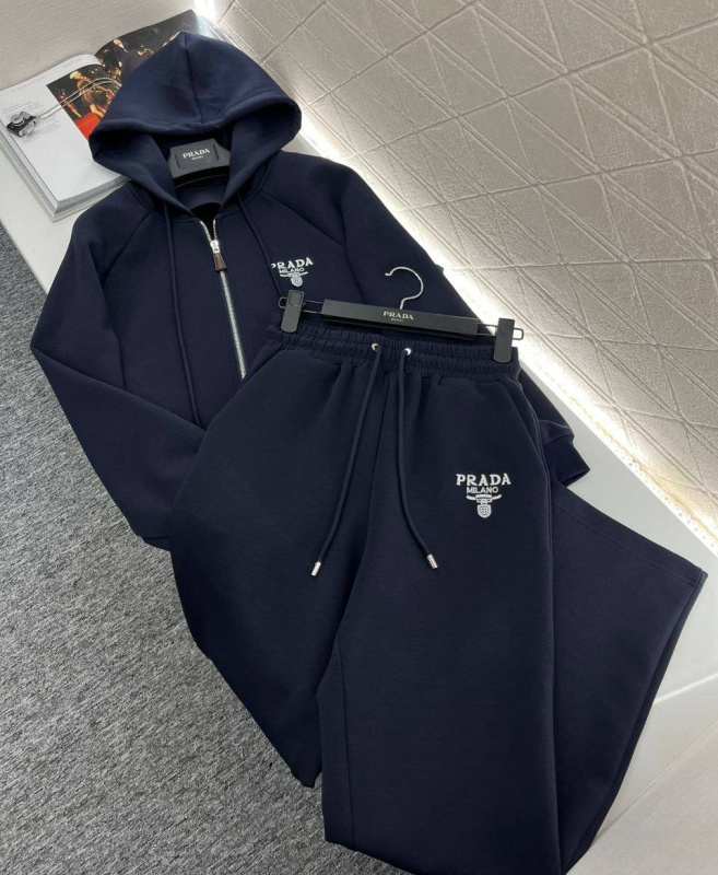 КОСТЮМ PRADA фото