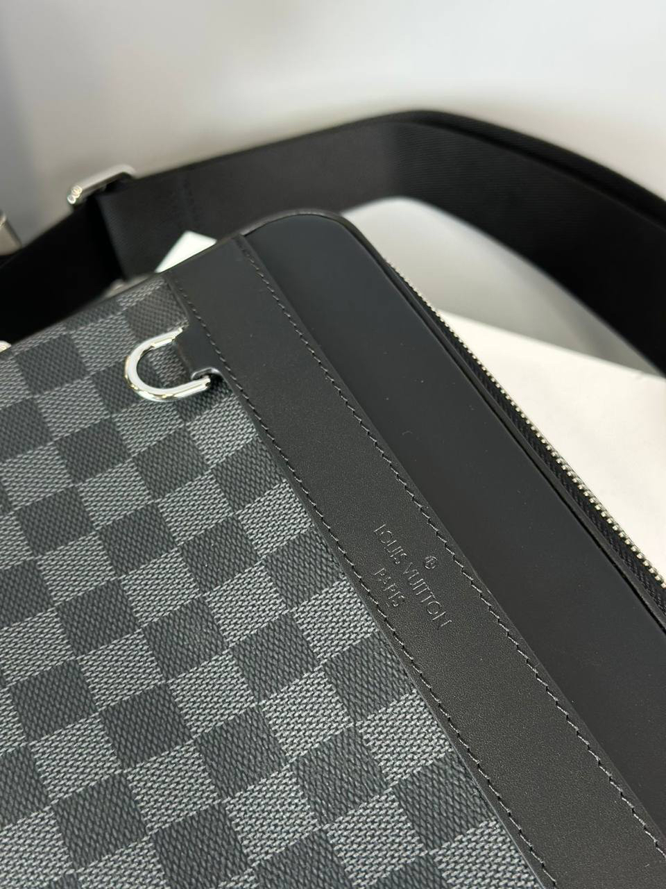 МУЖСКАЯ СУМКА МЕССЕНДЖЕР LOUIS VUITTON детальное фото