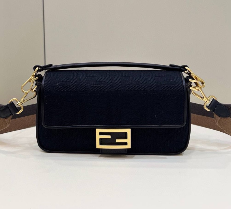 СУМКА FENDI BAGUETTE фото
