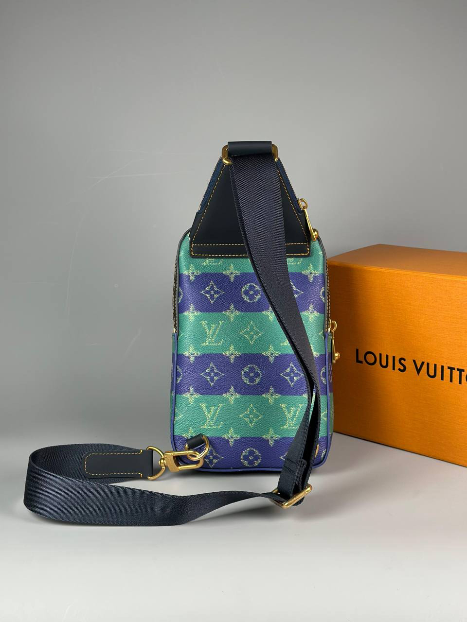 МУЖСКАЯ СУМКА СЛИНГ LOUIS VUITTON детальное фото