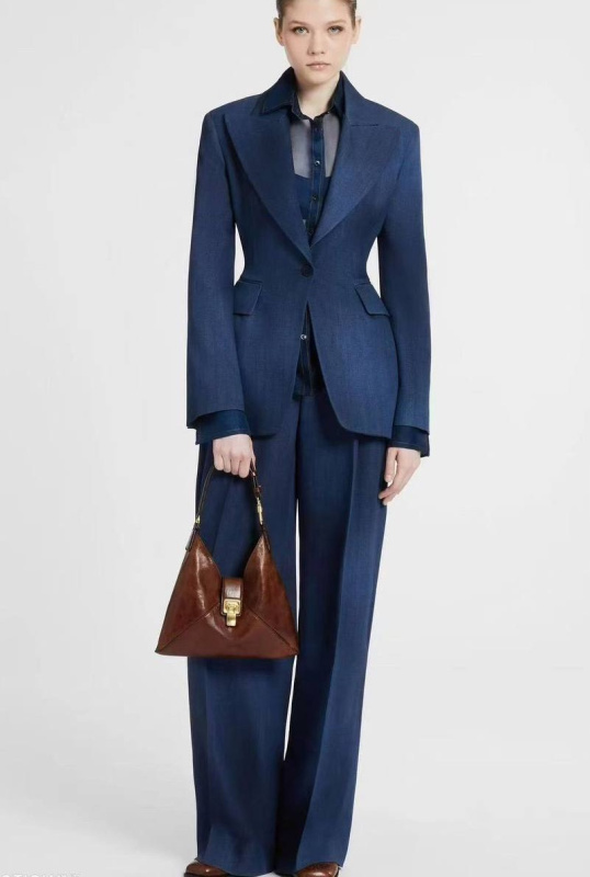 КОСТЮМ ERMANNO SCERVINO фото