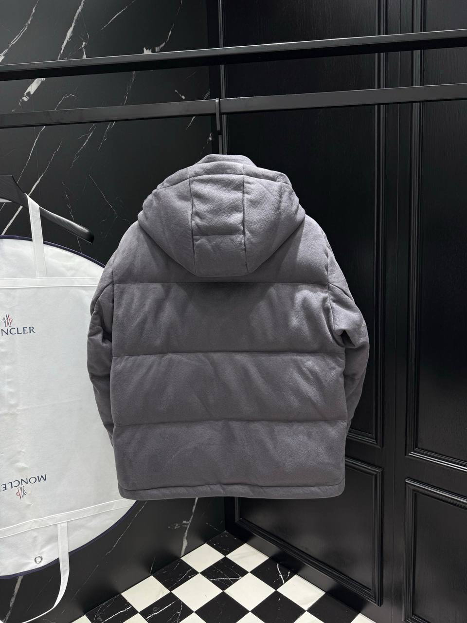 МУЖСКОЙ ПУХОВИК MONCLER детальное фото