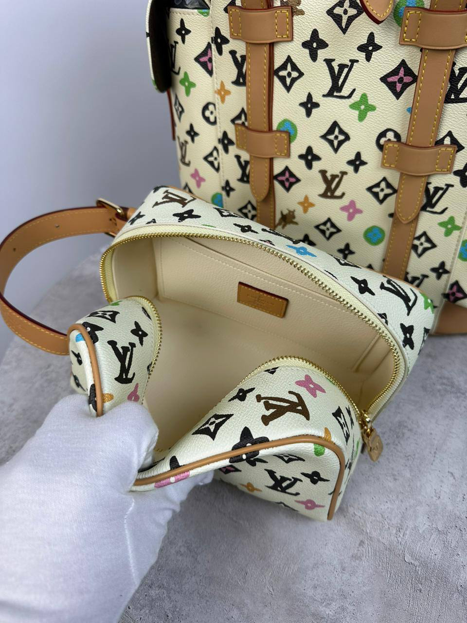 НЕСЕССЕР КОСМЕТИЧКА LOUIS VUITTON детальное фото