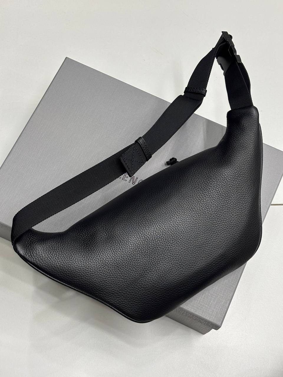 МУЖСКАЯ СУМКА СЛИНГ BALENCIAGA детальное фото