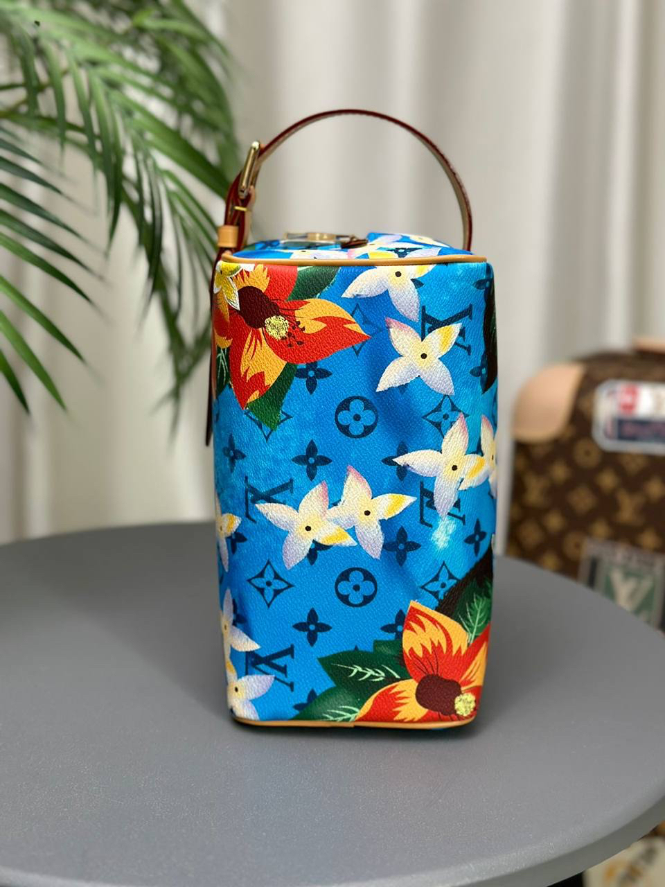 НЕСЕССЕР КОСМЕТИЧКА LOUIS VUITTON детальное фото