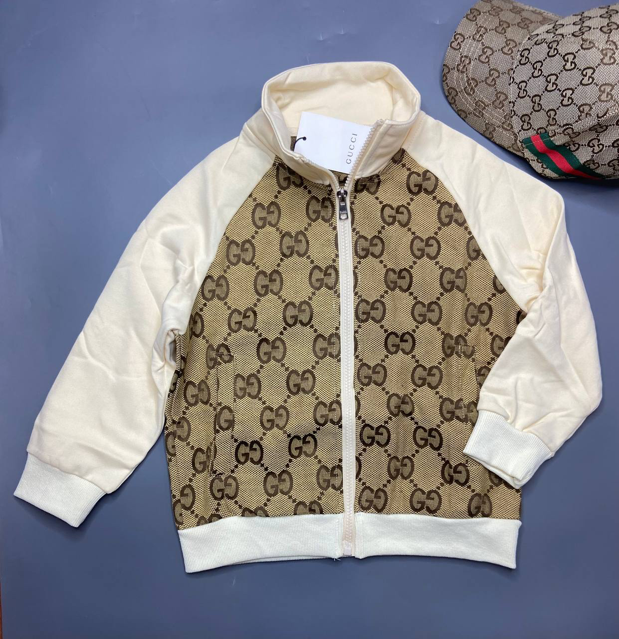 ДЕТКИЙ КОСТЮМ GUCCI в интернет магазине Люкс Мск ДЕТКИЙ КОСТЮМ GUCCI детальное фото