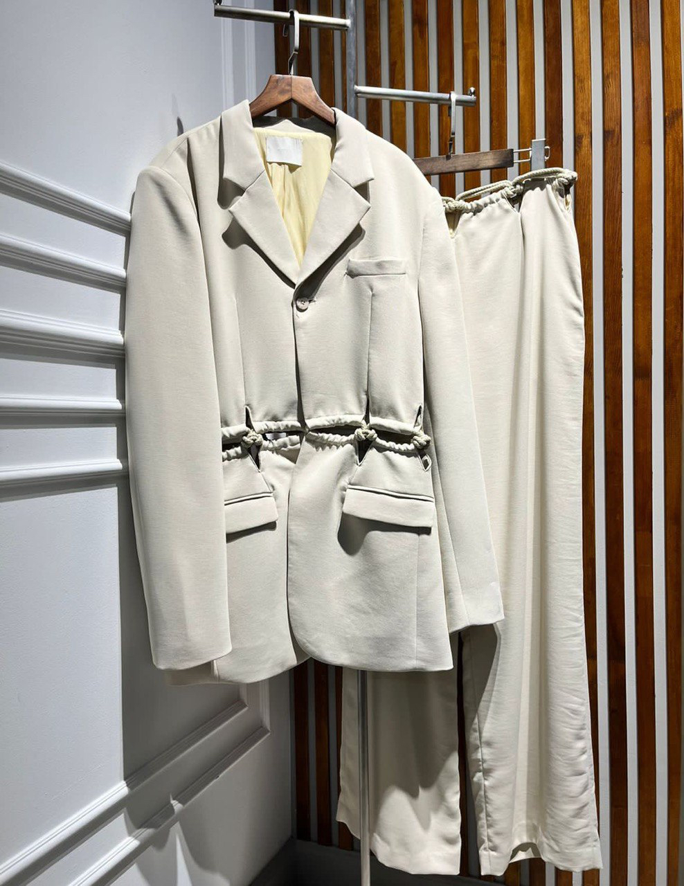 КОСТЮМ детальное фото