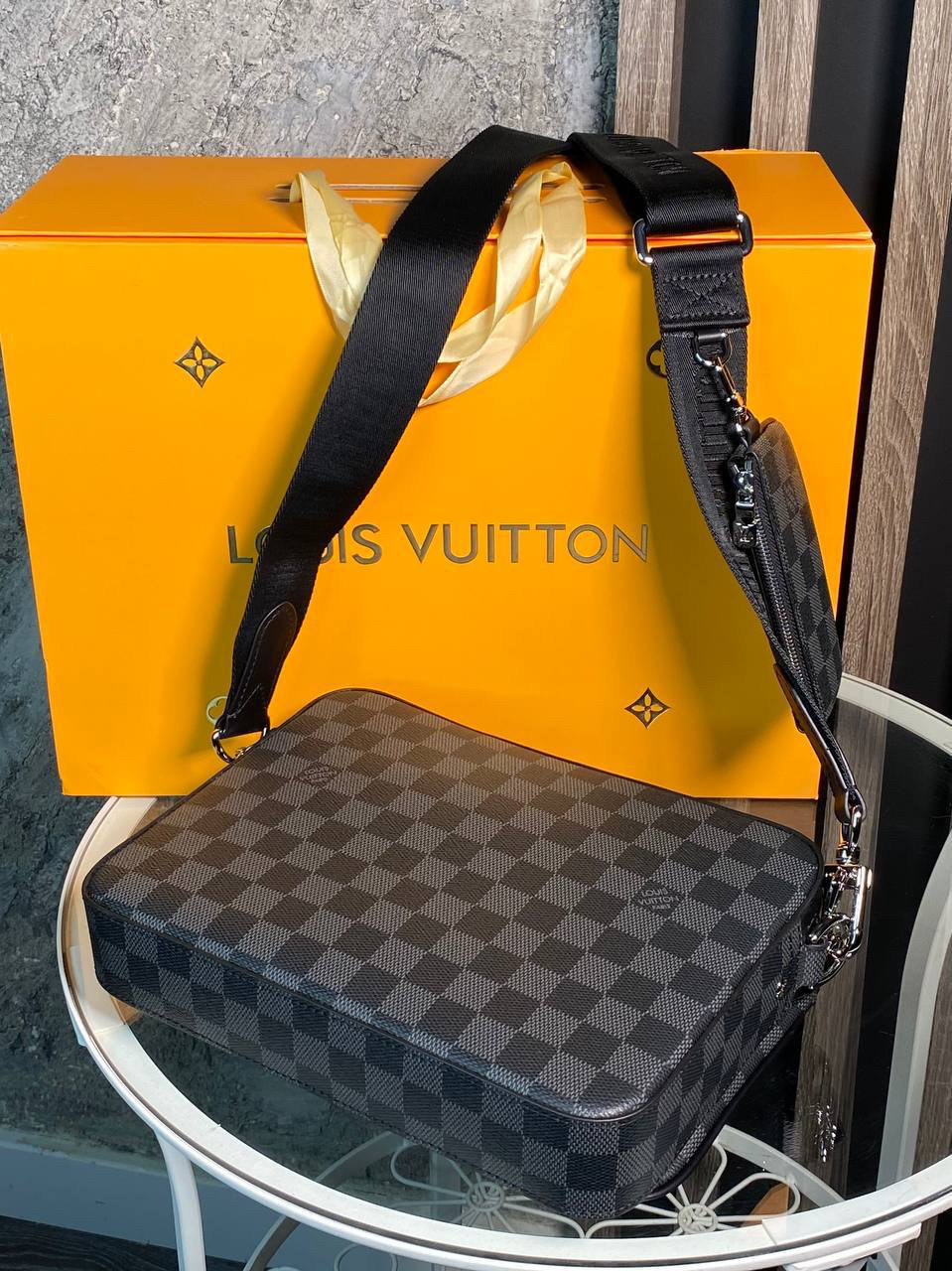 МУЖСКАЯ СУМКА МЕССЕНДЖЕР LOUIS VUITTON детальное фото