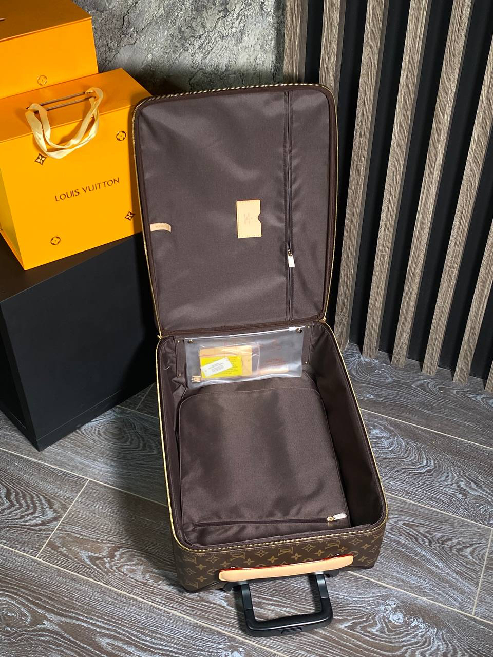 ЧЕМОДАН LOUIS VUITTON детальное фото