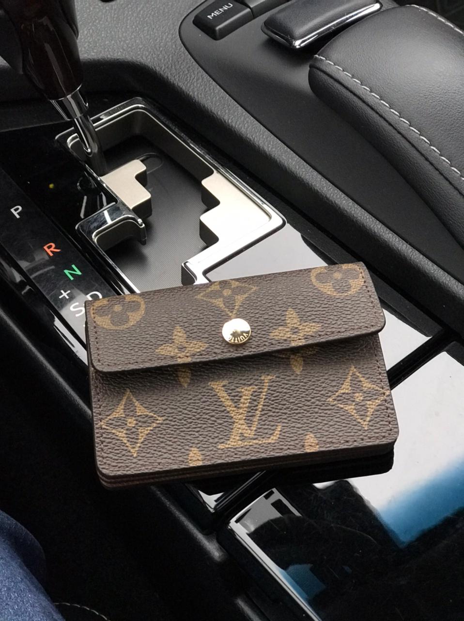 ВИЗИТНИЦА LOUIS VUITTON детальное фото