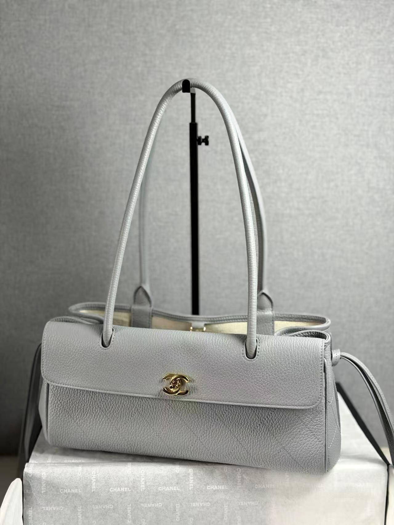 СУМКА CHANEL SMALL SHOPPING детальное фото