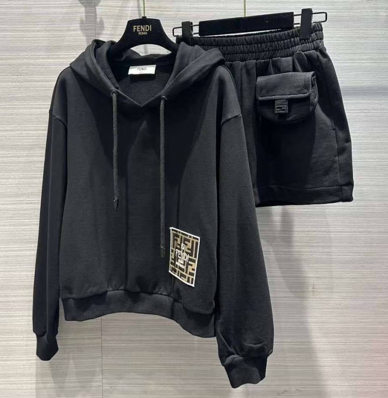 КОСТЮМ FENDI фото