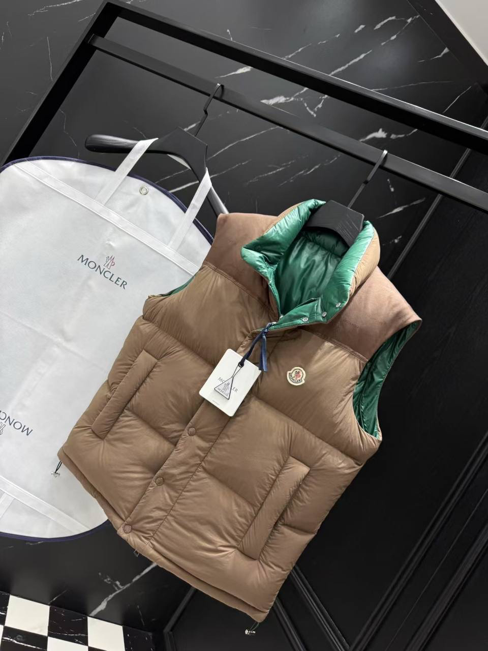 МУЖСКОЙ ПУХОВИК ДВУСТОРОННИЙ MONCLER детальное фото