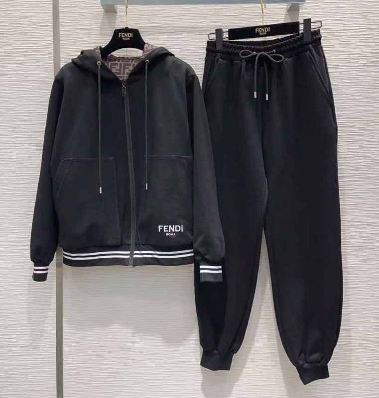 КОСТЮМ FENDI фото