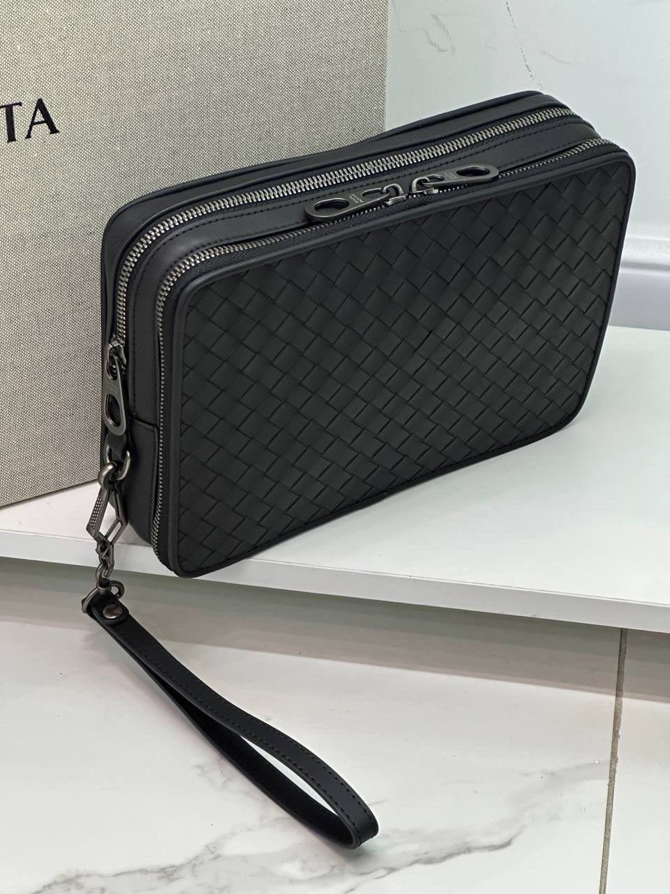 МУЖСКОЙ КЛАТЧ BOTTEGA VENETA детальное фото