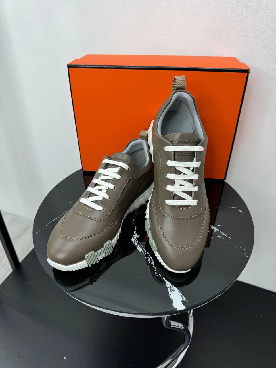 МУЖСКИЕ КРОССОВКИ HERMES детальное фото