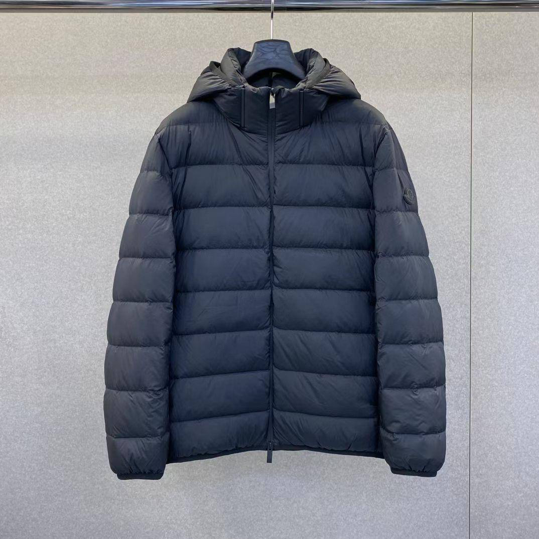 МУЖСКОЙ ПУХОВИК MONCLER детальное фото