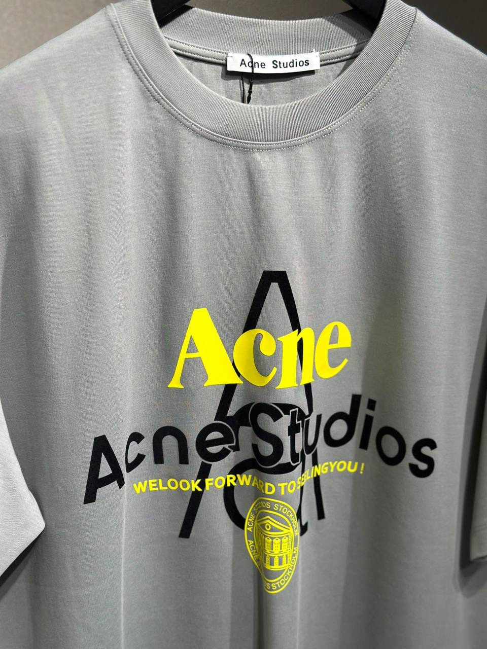 МУЖСКАЯ ФУТБОЛКА ACNE STUDIOS детальное фото