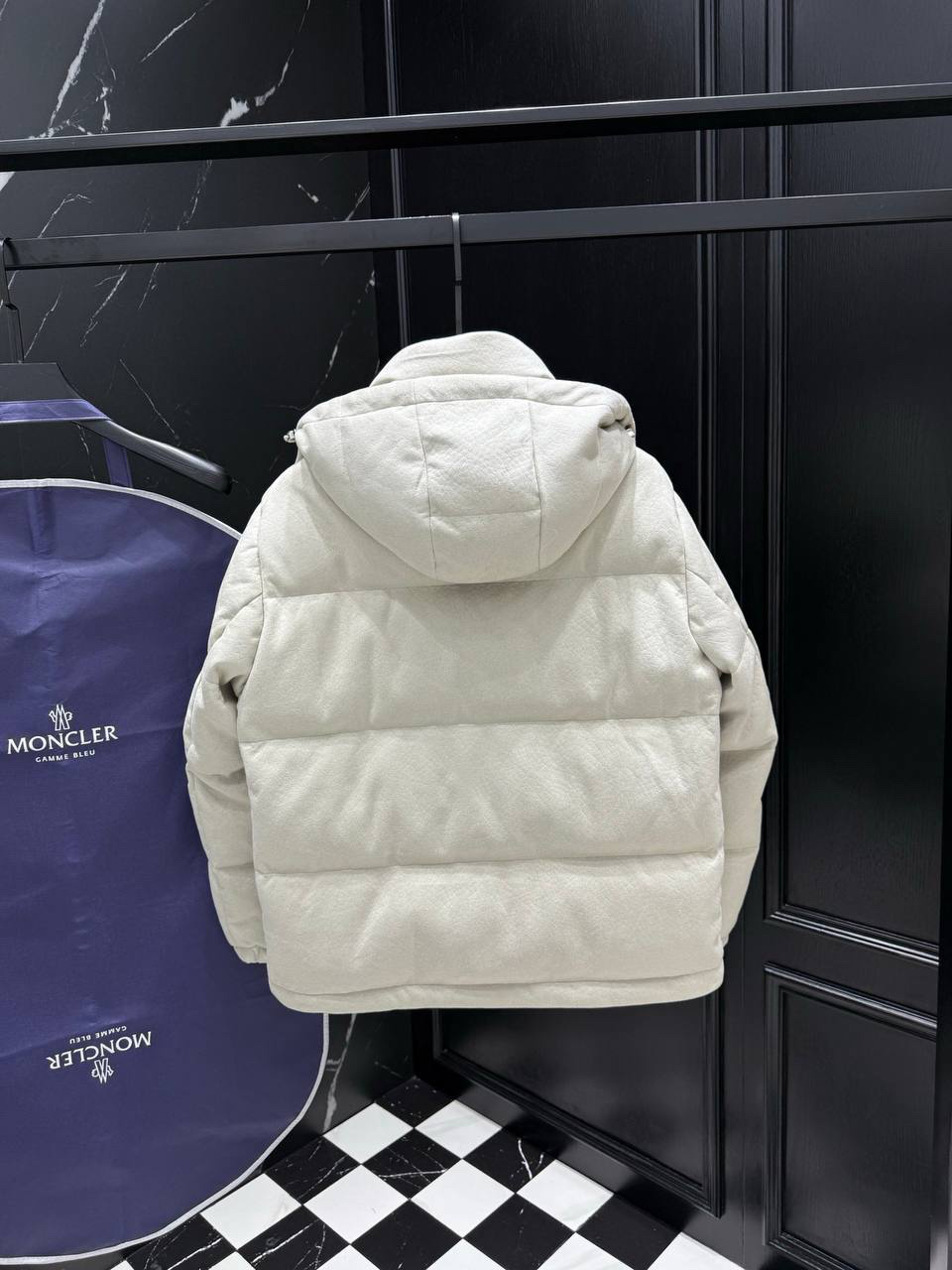 МУЖСКОЙ ПУХОВИК MONCLER детальное фото