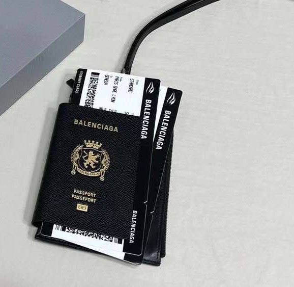 СУМКА BALENCIAGA PASSPORT PHONE HOLDER BLACK фото