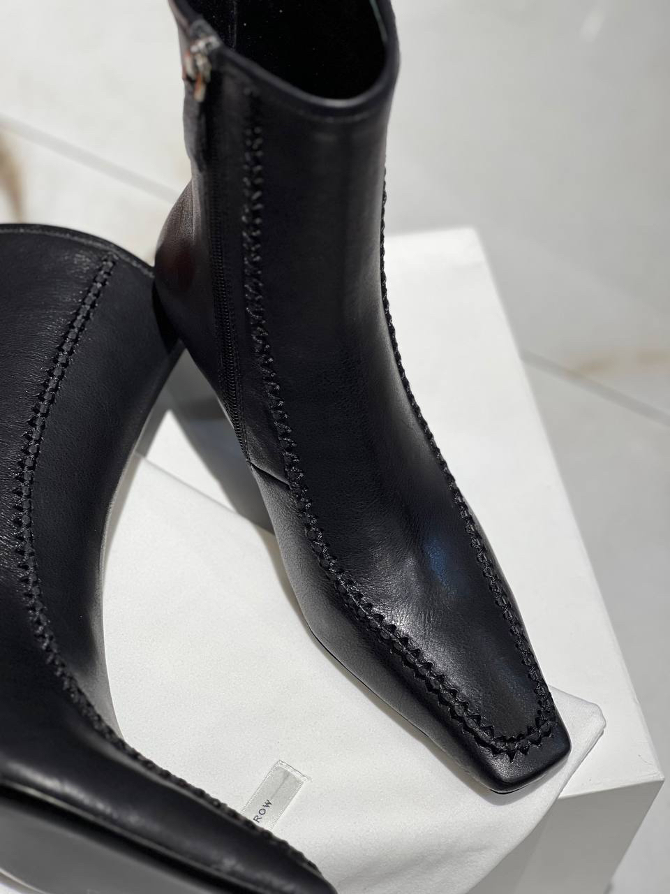 БОТИЛЬОНЫ THE ROW детальное фото