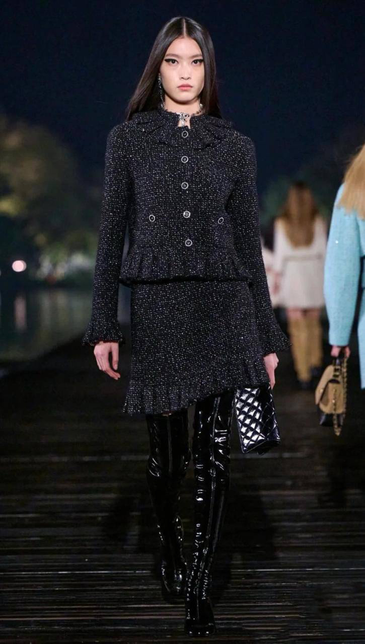 КОСТЮМ CHANEL детальное фото